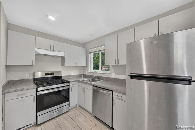 21910 Eastwood Street, Oak Park, MI 48237