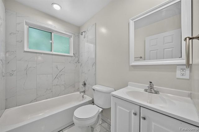 21910 Eastwood Street, Oak Park, MI 48237