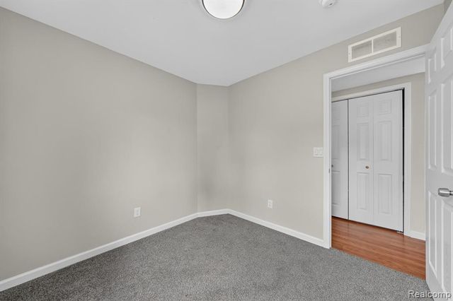 21910 Eastwood Street, Oak Park, MI 48237