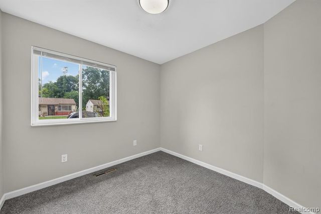 21910 Eastwood Street, Oak Park, MI 48237
