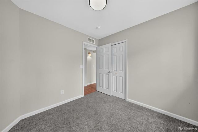 21910 Eastwood Street, Oak Park, MI 48237