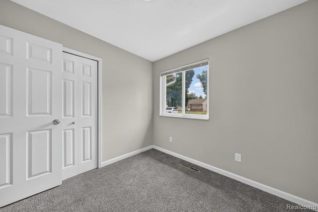 21910 Eastwood Street, Oak Park, MI 48237