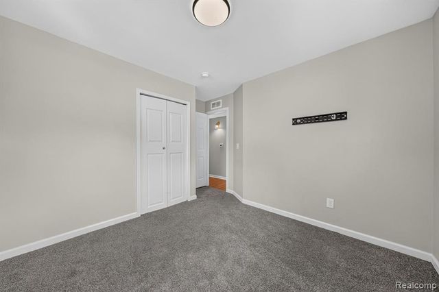 21910 Eastwood Street, Oak Park, MI 48237