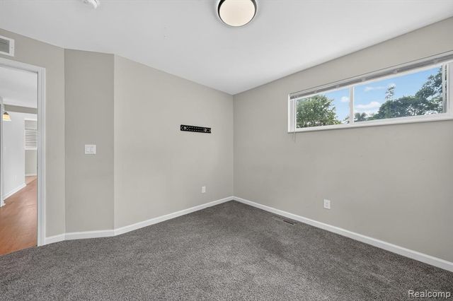 21910 Eastwood Street, Oak Park, MI 48237