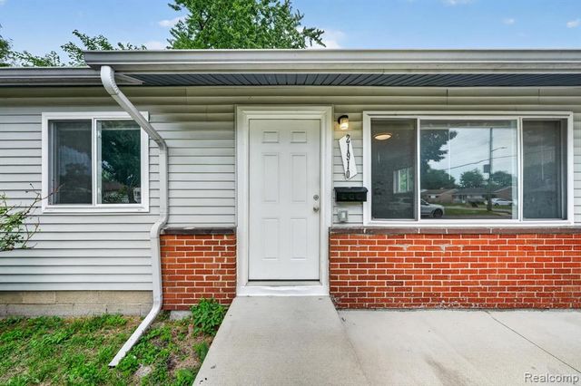 21910 Eastwood Street, Oak Park, MI 48237