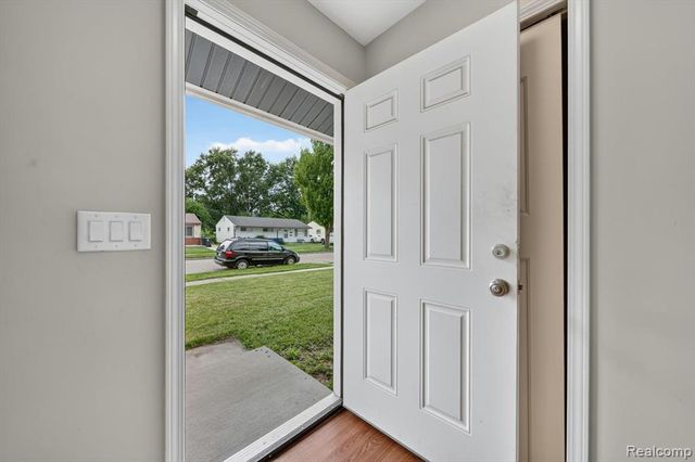 21910 Eastwood Street, Oak Park, MI 48237