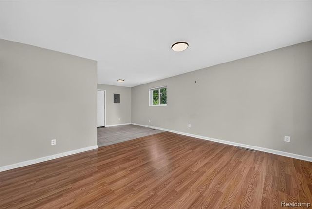 21910 Eastwood Street, Oak Park, MI 48237