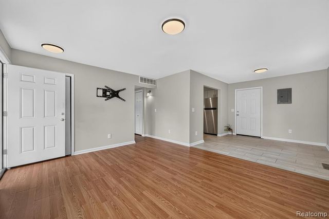 21910 Eastwood Street, Oak Park, MI 48237