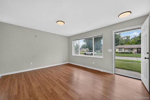 21910 Eastwood Street, Oak Park, MI 48237