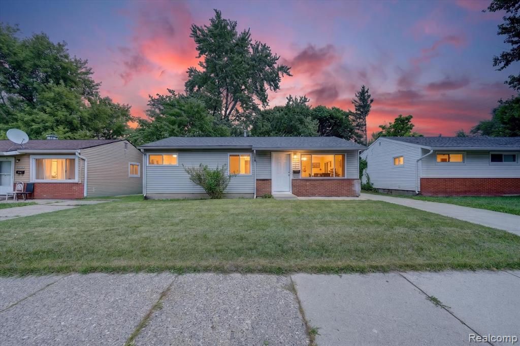 21910 Eastwood Street, Oak Park, MI 48237