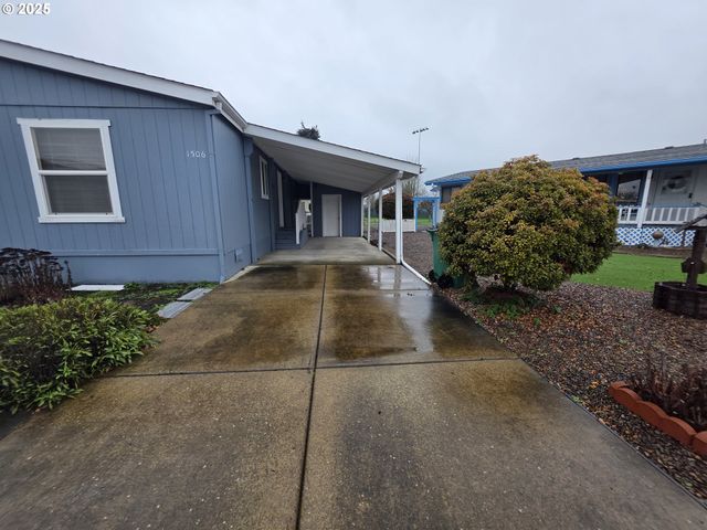 1506 PIONEER Cir, Forest Grove, OR 97116