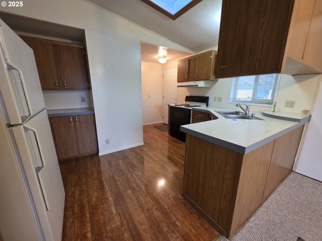 1506 PIONEER Cir, Forest Grove, OR 97116