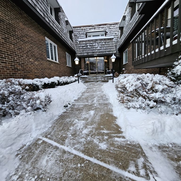 2300 W Talcott Road 1A1, Park Ridge, IL 60068