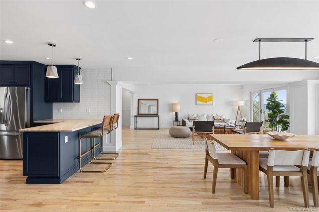 10 Barrett Drive, Hampton Bays, NY 11946