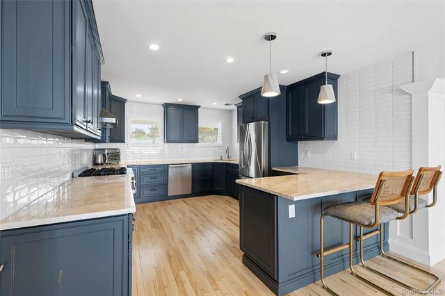 10 Barrett Drive, Hampton Bays, NY 11946