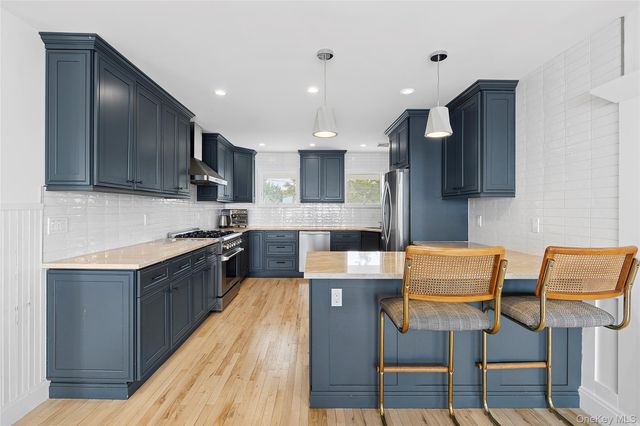 10 Barrett Drive, Hampton Bays, NY 11946