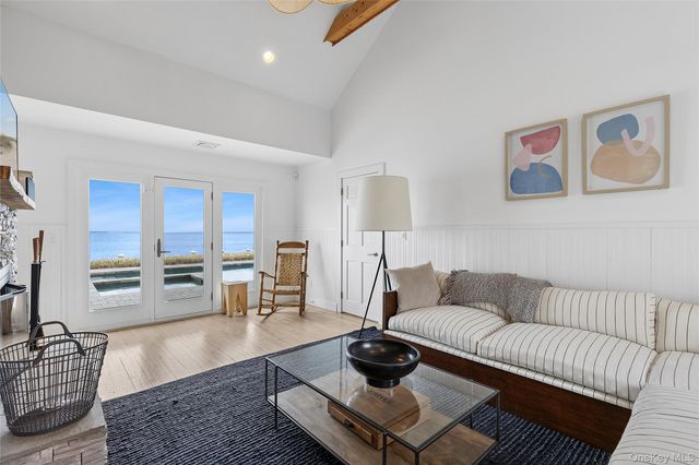 10 Barrett Drive, Hampton Bays, NY 11946