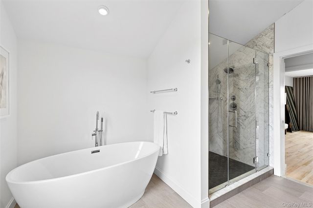 10 Barrett Drive, Hampton Bays, NY 11946