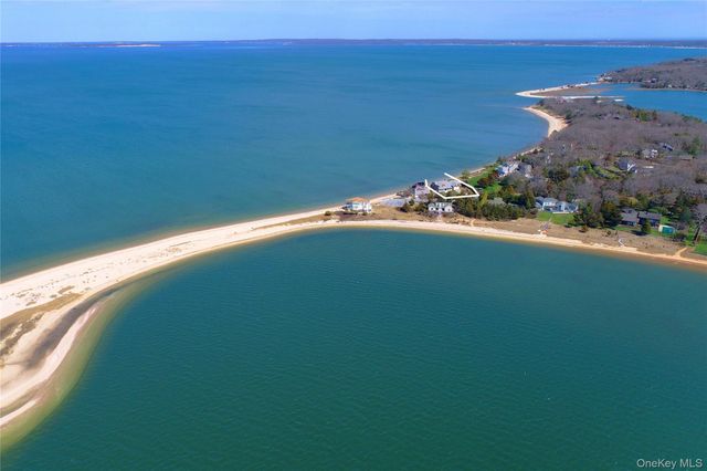 10 Barrett Drive, Hampton Bays, NY 11946