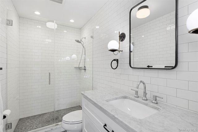 10 Barrett Drive, Hampton Bays, NY 11946