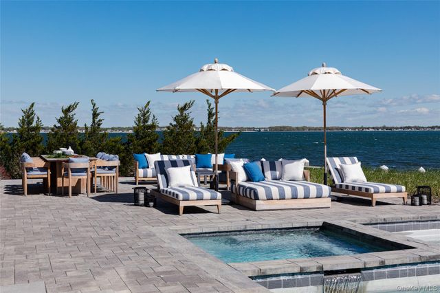 10 Barrett Drive, Hampton Bays, NY 11946