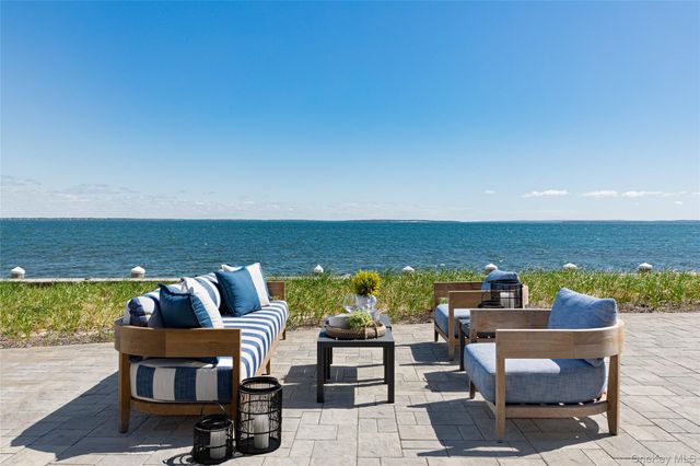 10 Barrett Drive, Hampton Bays, NY 11946