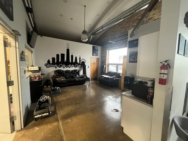 4970 N Elston Avenue, Chicago, IL 60630