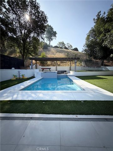 7067 Middlesbury Ridge Cir, West Hills, CA 91307