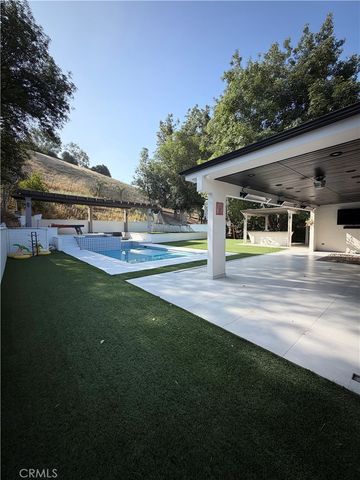 7067 Middlesbury Ridge Cir, West Hills, CA 91307