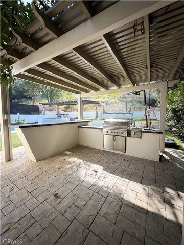 7067 Middlesbury Ridge Cir, West Hills, CA 91307