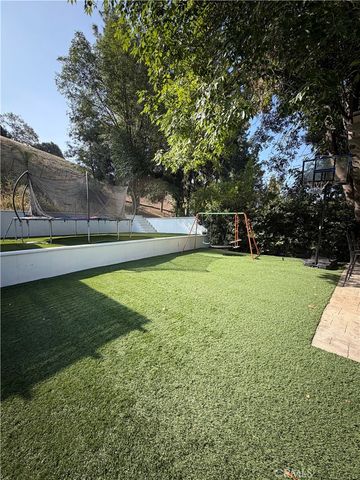 7067 Middlesbury Ridge Cir, West Hills, CA 91307