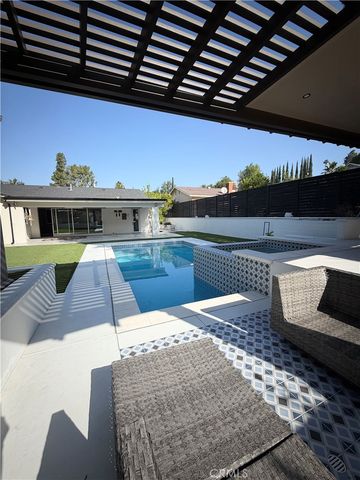 7067 Middlesbury Ridge Cir, West Hills, CA 91307