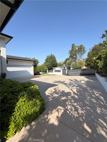 7067 Middlesbury Ridge Cir, West Hills, CA 91307