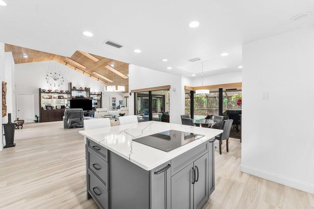 4382 White Cedar Lane, Delray Beach, FL 33445