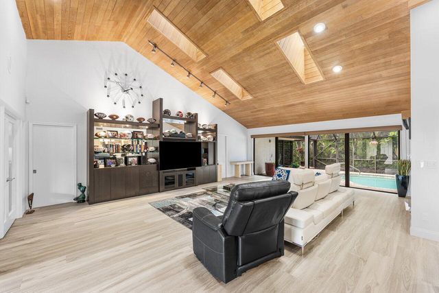 4382 White Cedar Lane, Delray Beach, FL 33445