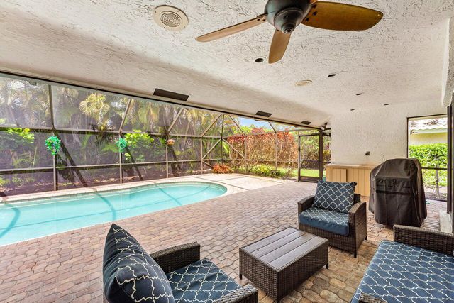 4382 White Cedar Lane, Delray Beach, FL 33445