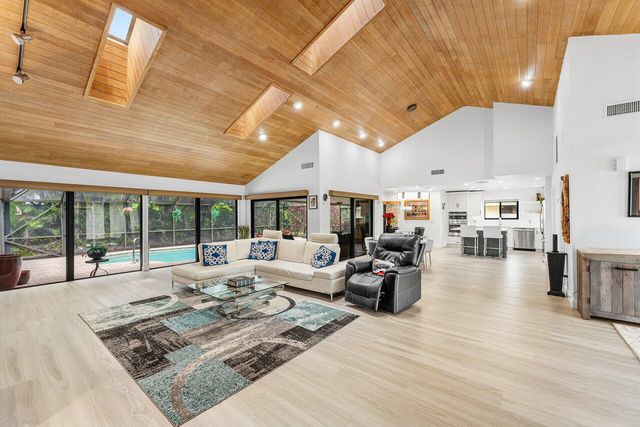 4382 White Cedar Lane, Delray Beach, FL 33445