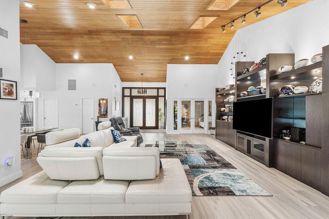 4382 White Cedar Lane, Delray Beach, FL 33445