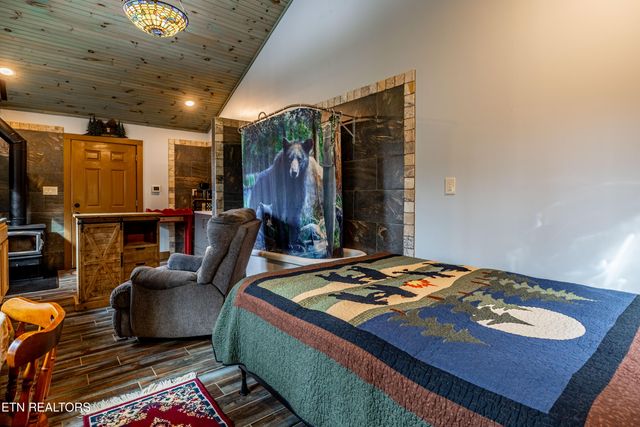 5909 Old Walland Hwy, Walland, TN 37886