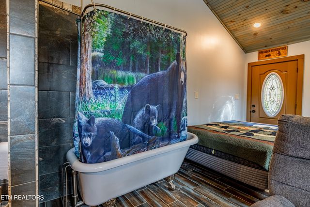 5909 Old Walland Hwy, Walland, TN 37886