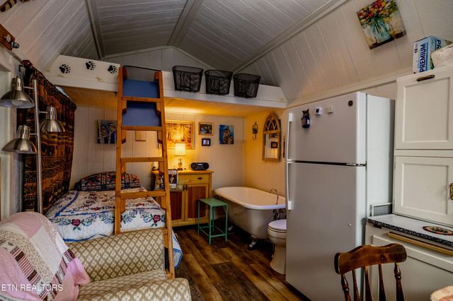 5909 Old Walland Hwy, Walland, TN 37886