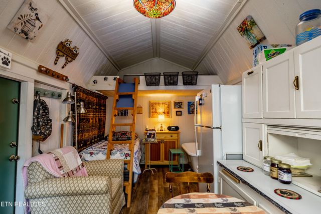 5909 Old Walland Hwy, Walland, TN 37886