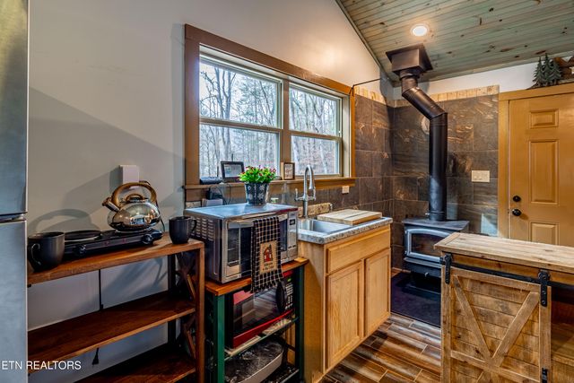 5909 Old Walland Hwy, Walland, TN 37886