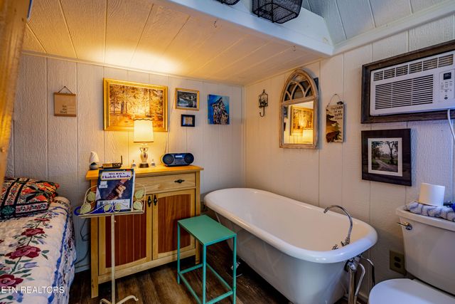 5909 Old Walland Hwy, Walland, TN 37886