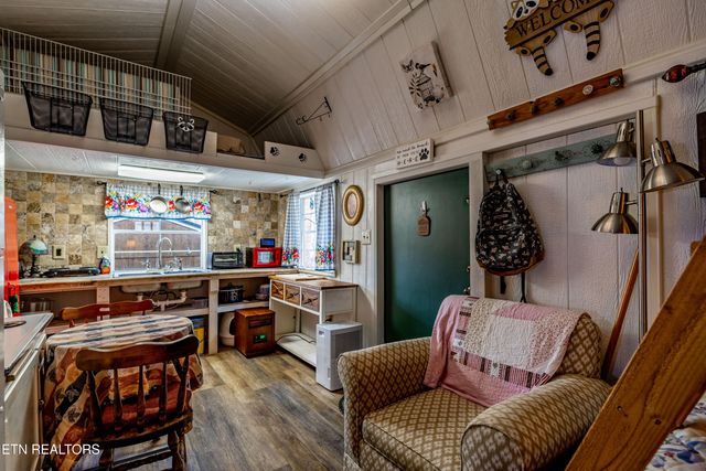 5909 Old Walland Hwy, Walland, TN 37886