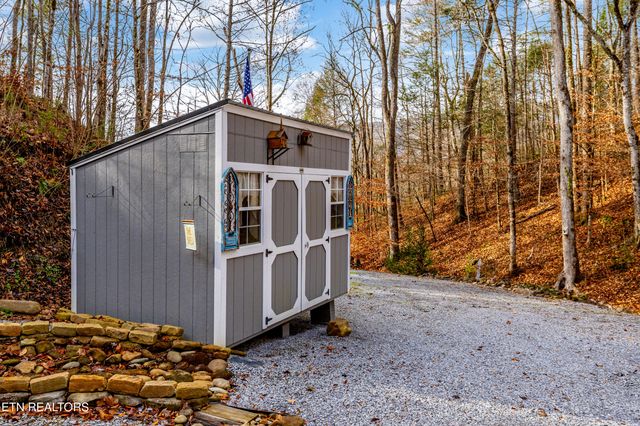 5909 Old Walland Hwy, Walland, TN 37886