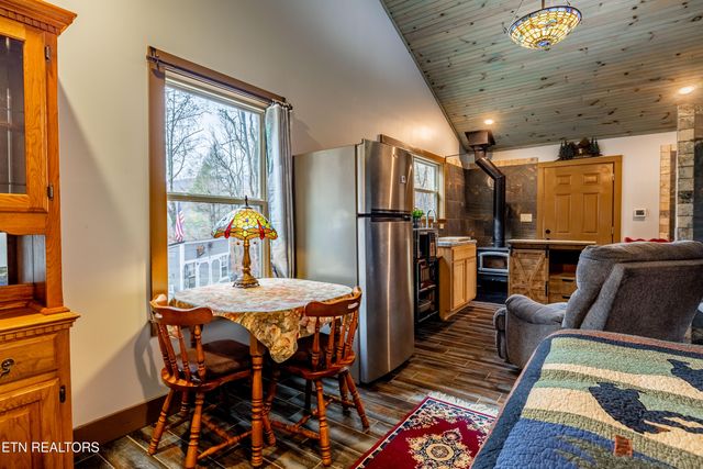 5909 Old Walland Hwy, Walland, TN 37886