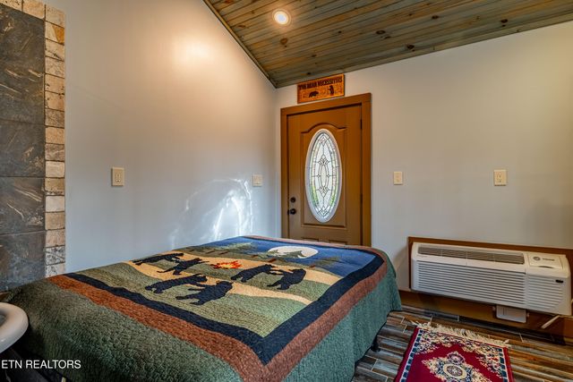 5909 Old Walland Hwy, Walland, TN 37886