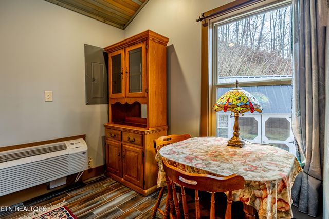 5909 Old Walland Hwy, Walland, TN 37886