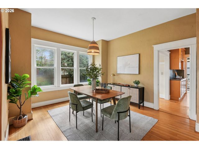 7904 Se TAYLOR St, Portland, OR 97215